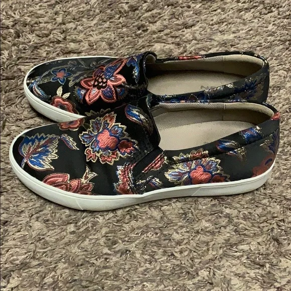 COPY - Naturalizer Slip On Tennis Shoe - Picture 2 of 5